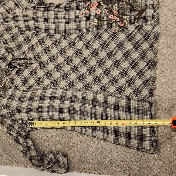 NEW EDDIE Bauer embroidered blouse. Sz 2XL NEW WITH TAGS. CLOSET CLOSING - Picture 5 of 11